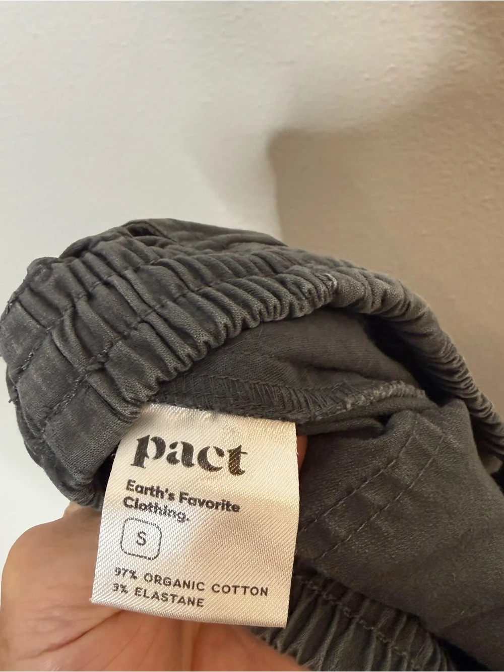 Pact Organic Cotton Canvas Shorts in dark grey size small 7 inch inseam